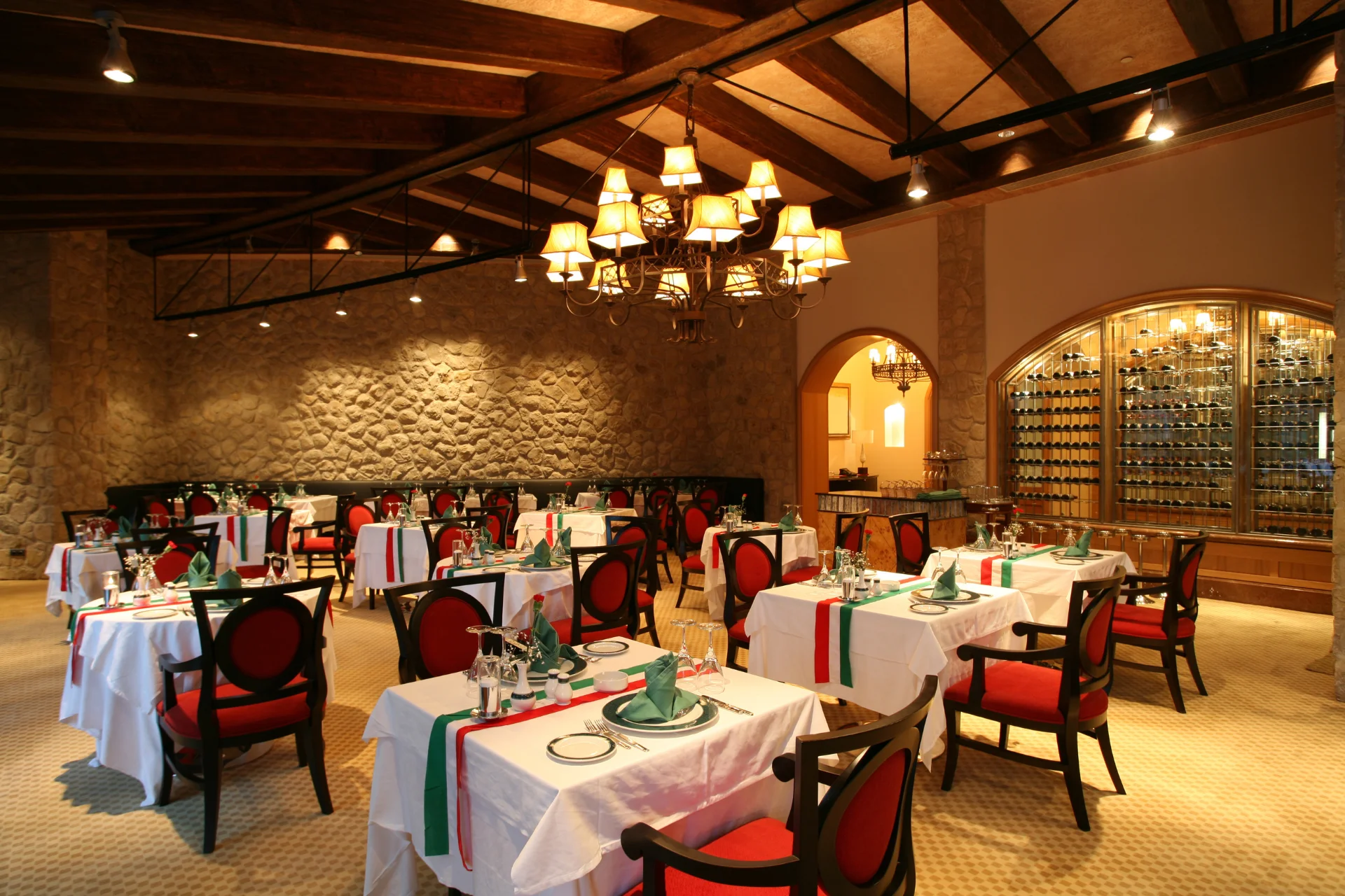 Luxury Dining in 2025: Safety, Exclusivity & Innovation